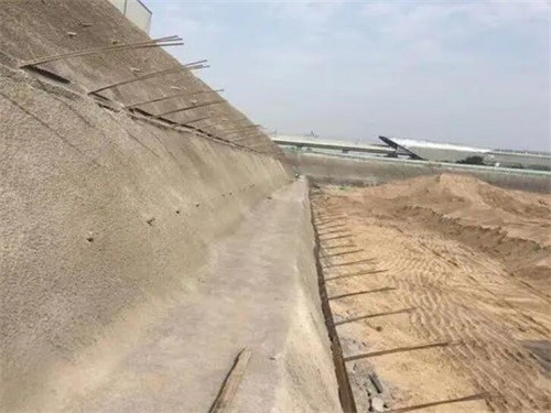 龙华河道边坡加固